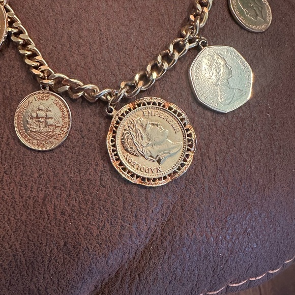 Vintage Gold Coin Pendant Necklace - Picture 3 of 4